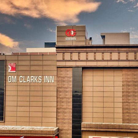 Om Clarks Inn Raebareli Zewnętrze zdjęcie