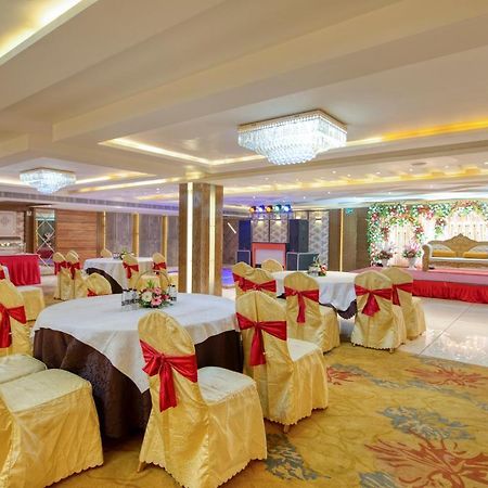 Om Clarks Inn Raebareli Zewnętrze zdjęcie