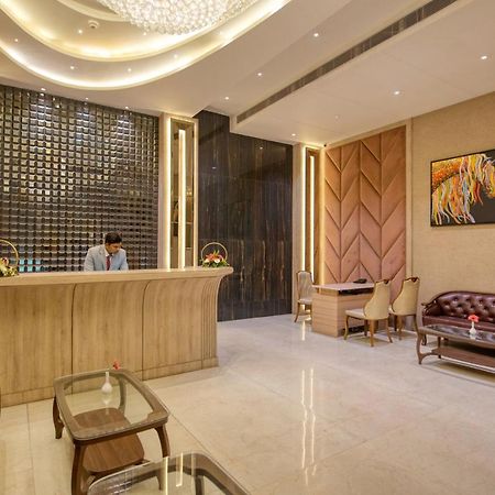 Om Clarks Inn Raebareli Zewnętrze zdjęcie