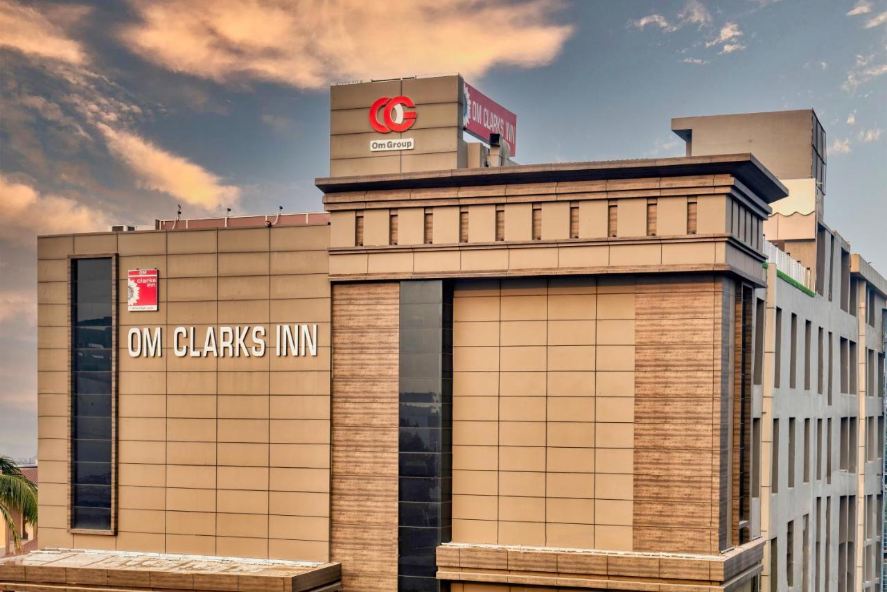 Om Clarks Inn Raebareli Zewnętrze zdjęcie