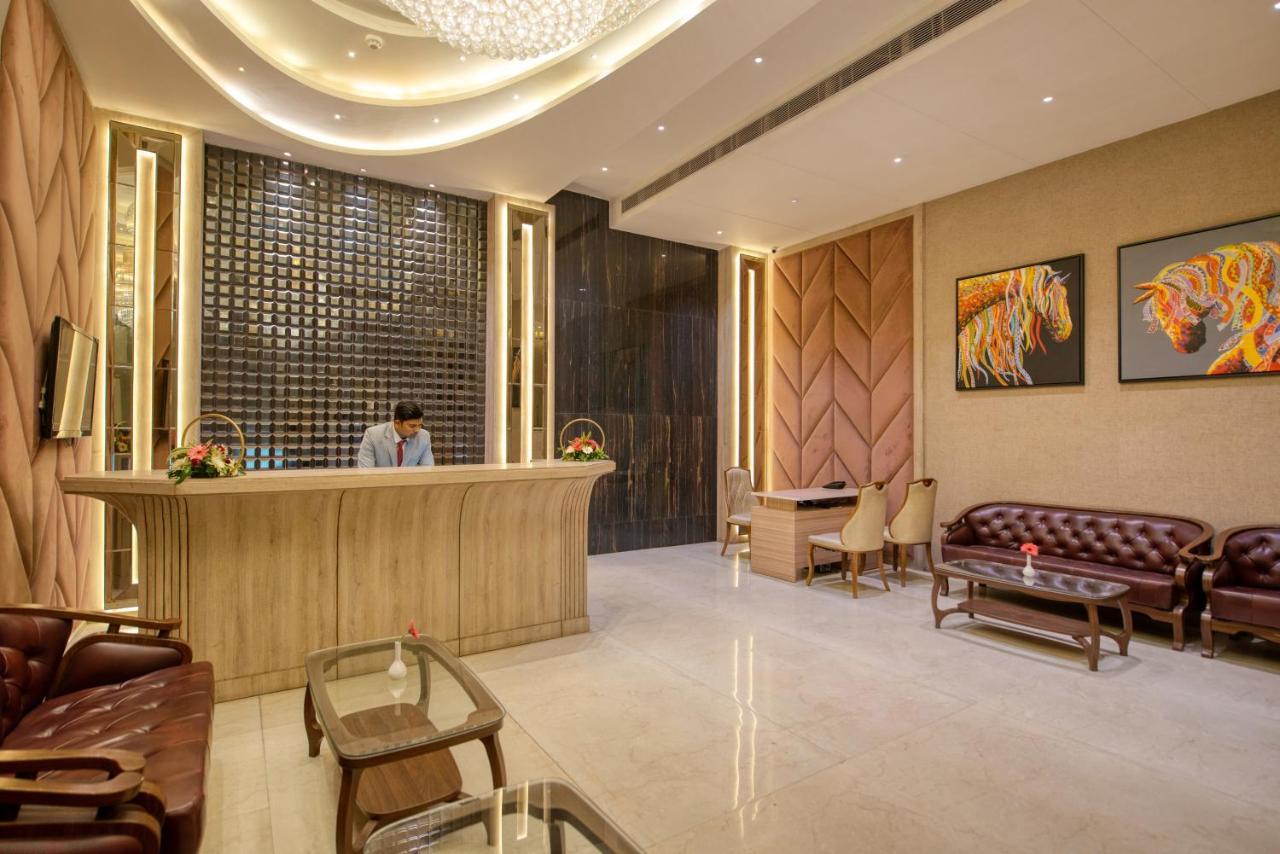 Om Clarks Inn Raebareli Zewnętrze zdjęcie